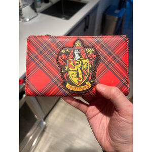 RARE Loungefly Disney Parks Hogwarts
Gryffindor Harry Potter Wallet